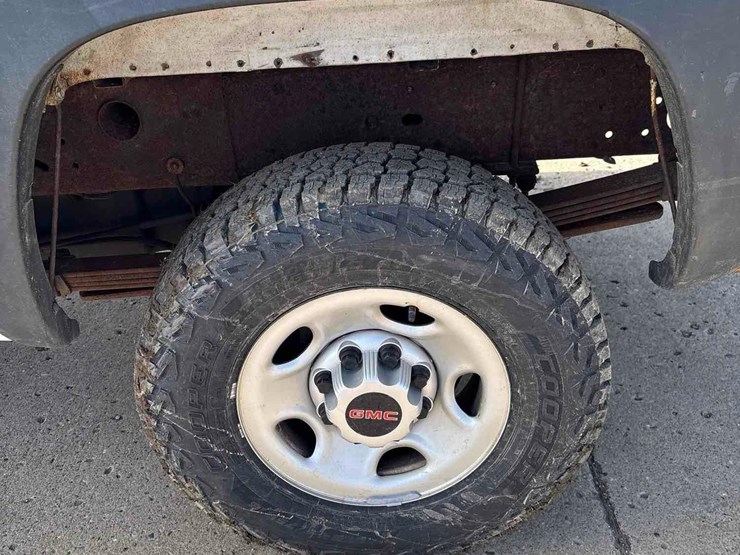 2004-chevrolet-2500hd-image-8