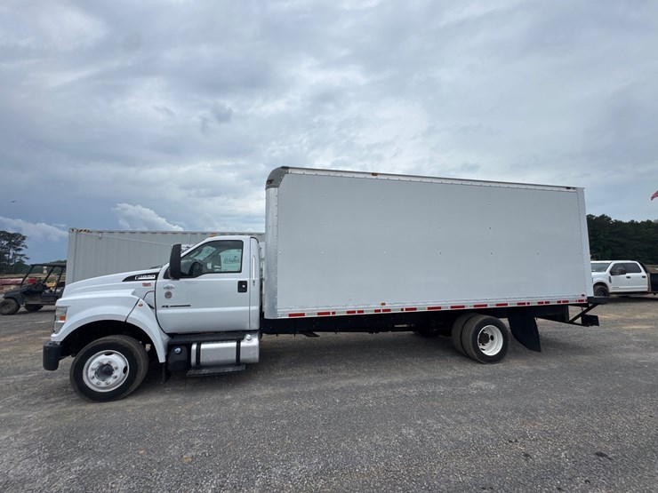 2016-ford-f650-image-1