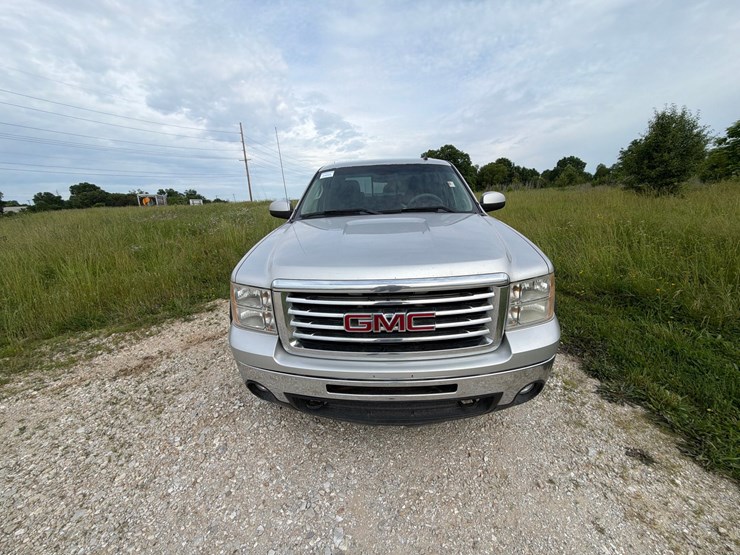 #24068-•-2011-gmc-sierra-pickup-truck-image-13