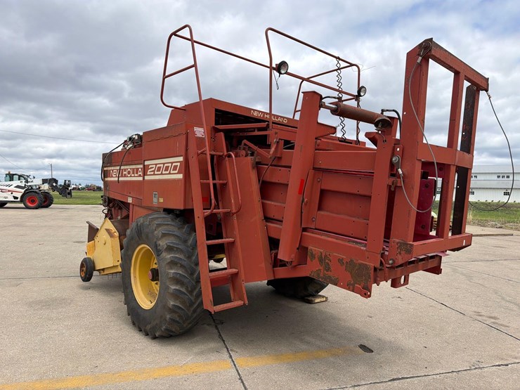 2000-new-holland-2000-image-2