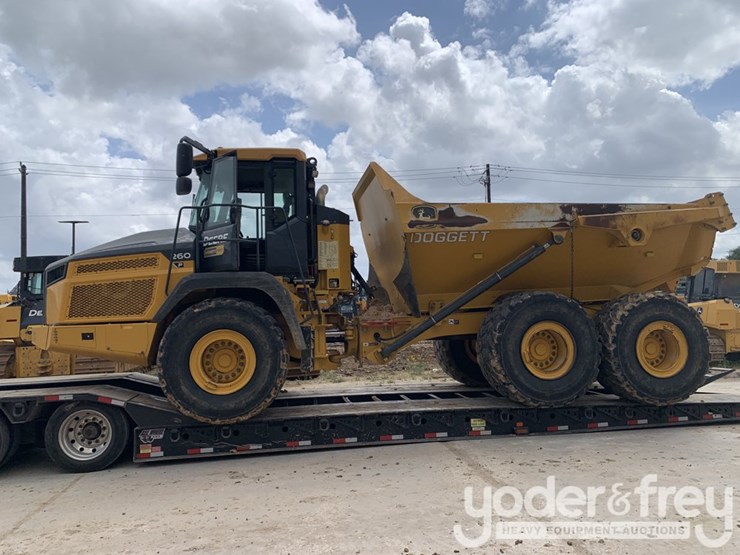 2023-deere-260e-image-1