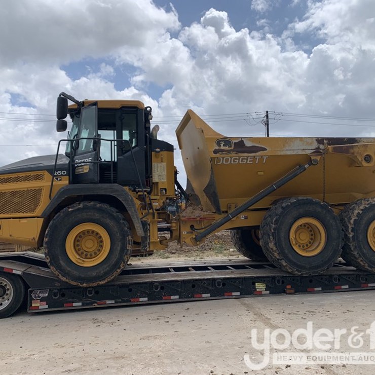 2023 DEERE 260E