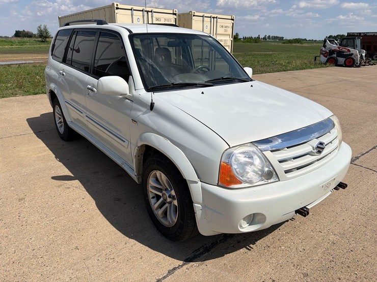 2004-suzuki-xl7-image-3