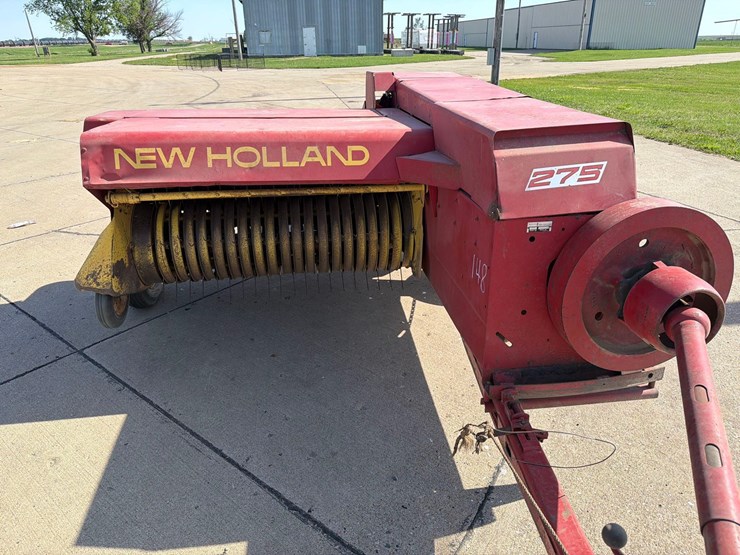 new-holland-275-image-11