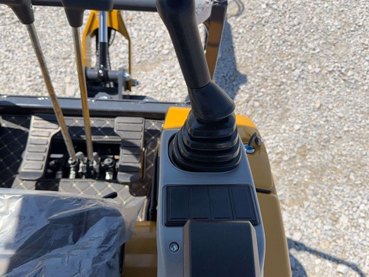 2026-me20-mini-excavator-image-15