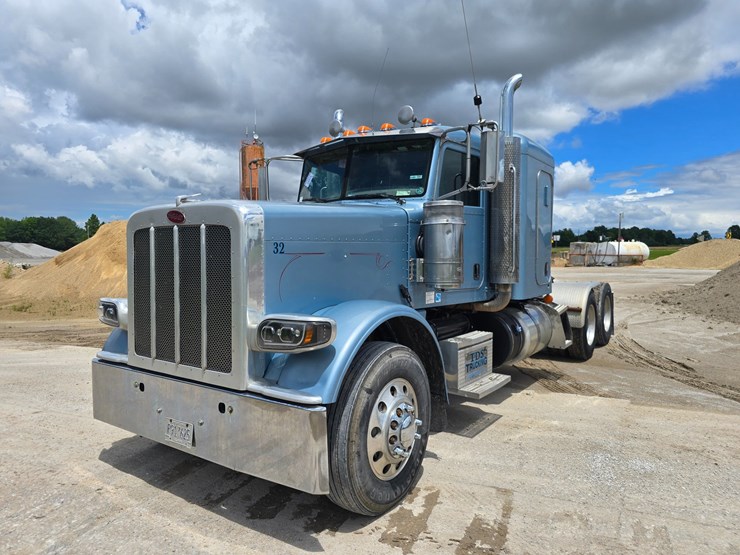 2013-peterbilt-388-image-2