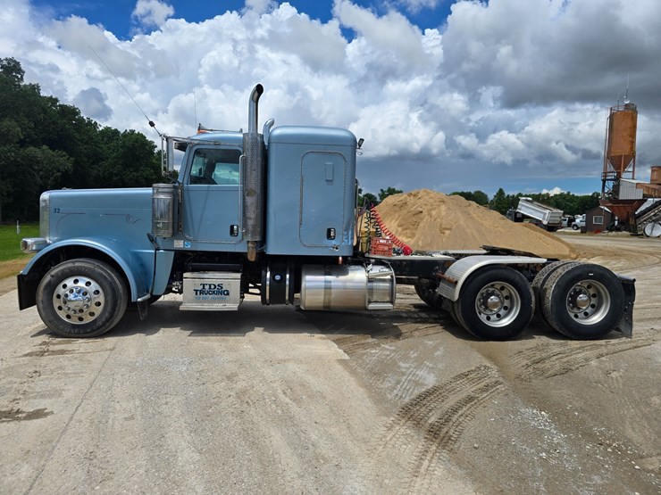 2013-peterbilt-388-image-7