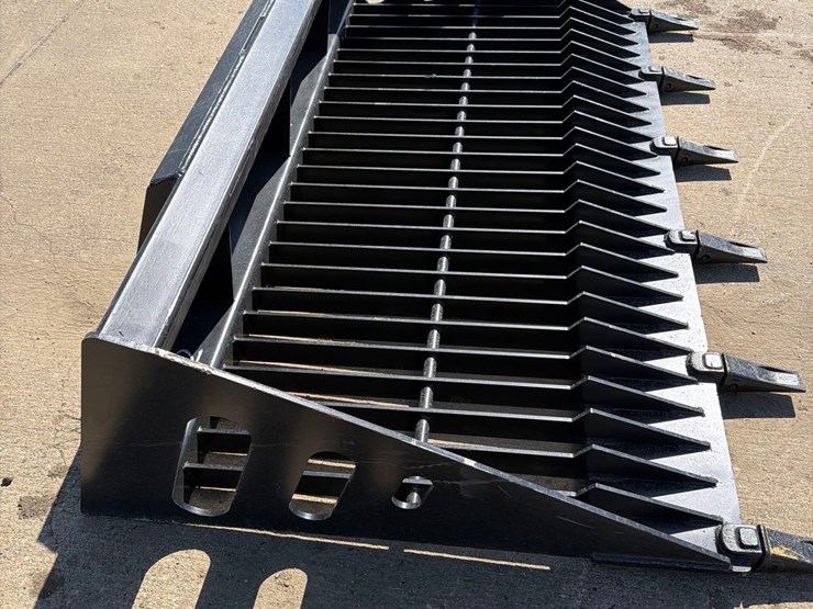 heavy-duty-72”-skidloader-rock-bucket-image-4