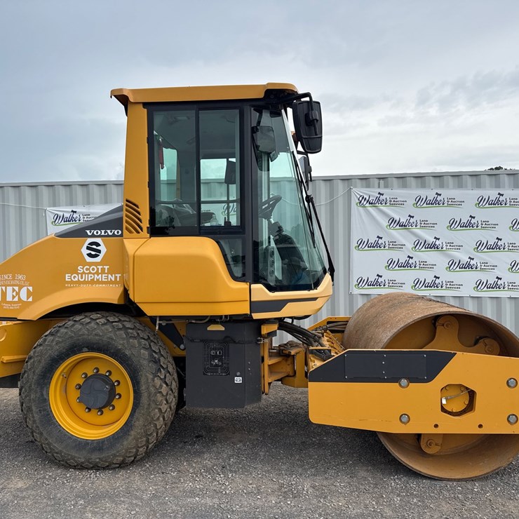 2021 VOLVO SD75B