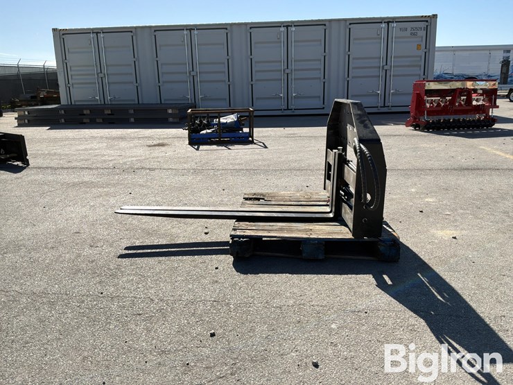 2025-massey-ferguson-730-image-8