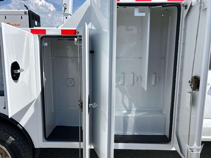 2023-ford-f550-image-40