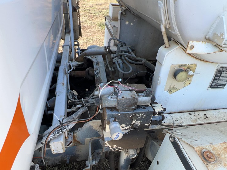 2001-mack-rd690s-image-23