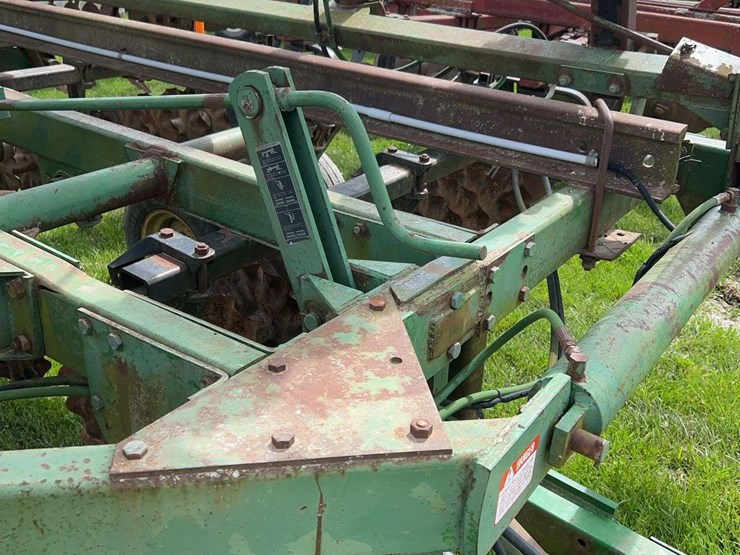 john-deere-235-image-3