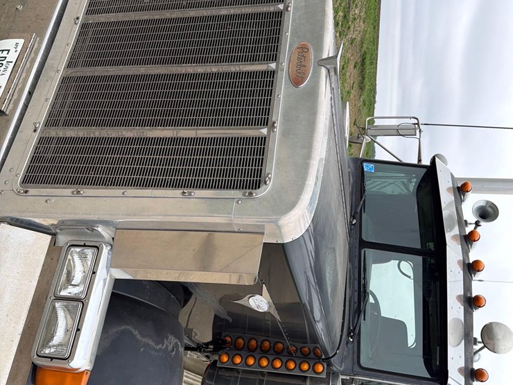 2000-peterbilt-379-image-23