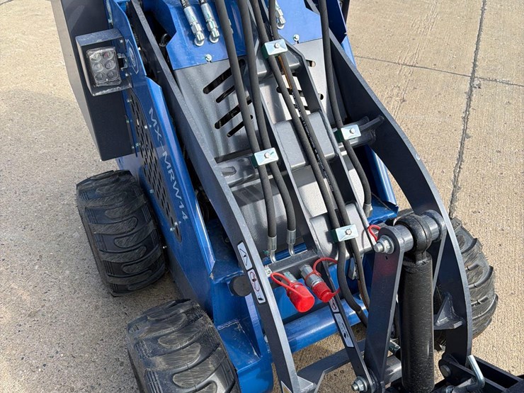 2025-agt-mx-mrw14-stand-behind-skidloader-image-8