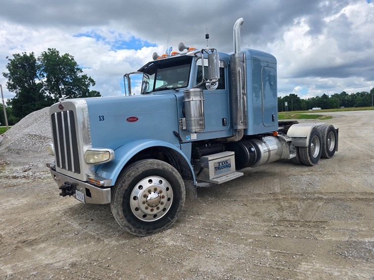 2013-peterbilt-388-image-4