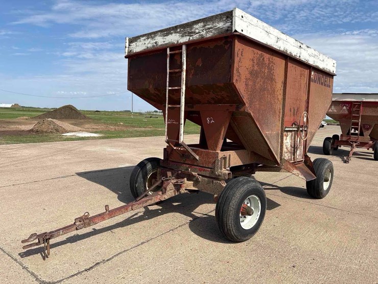 lundell-350-bushel-gravity-wagon-image-1