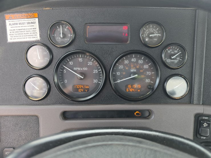 2014-peterbilt-365-image-91
