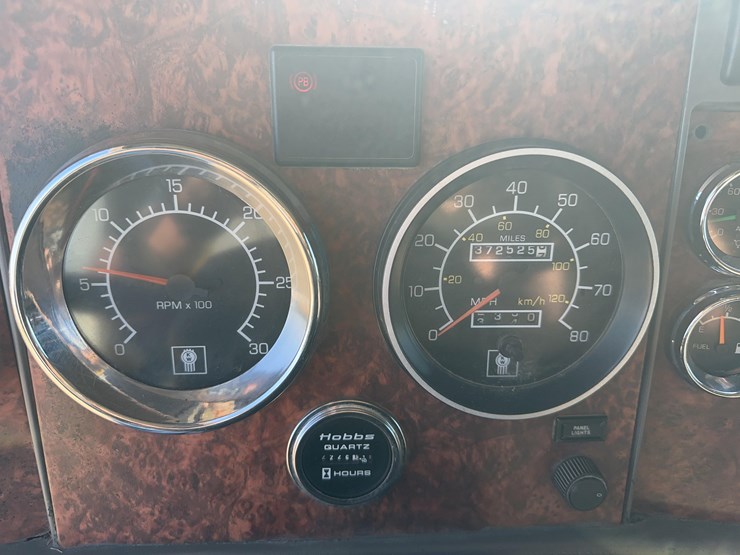 2006-kenworth-t800-sleeper-image-13