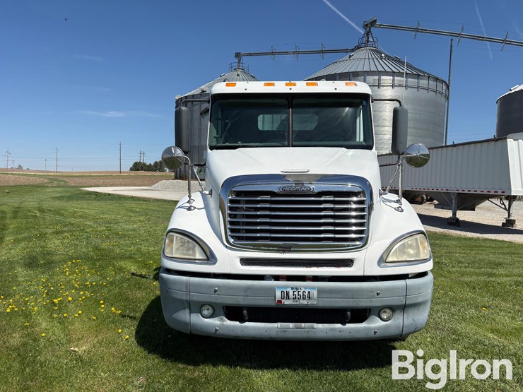 2007-freightliner-columbia-day-cab-truck-tractor-image-2