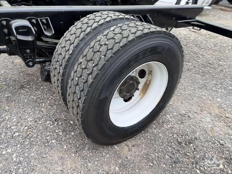 2011-kenworth-t300-image-20