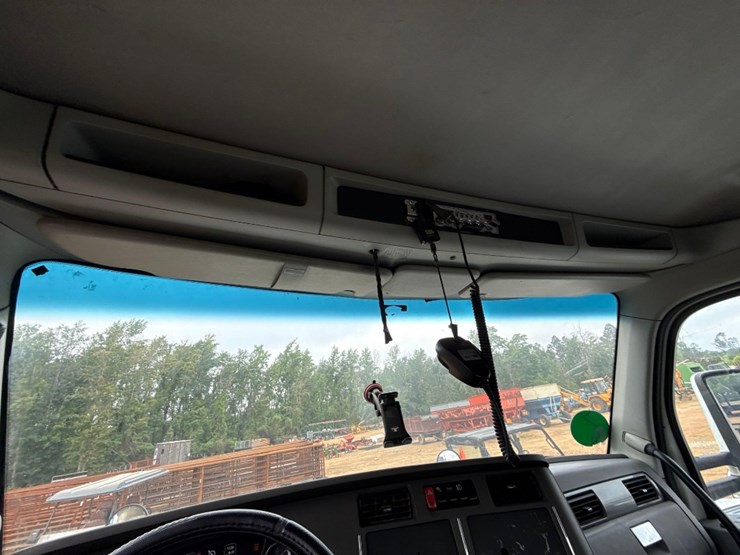 2015-kenworth-t680-image-17