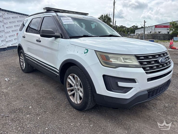 2016-ford-explorer-image-2
