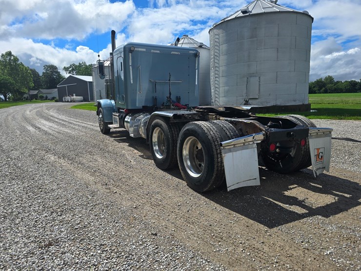 2013-peterbilt-388-image-14
