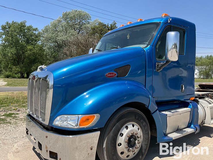 2004-peterbilt-387-image-9