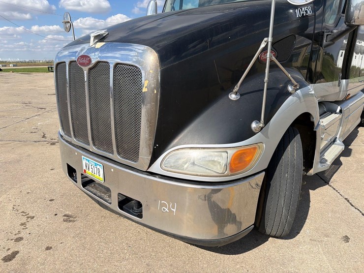 2009-peterbilt-387-image-22