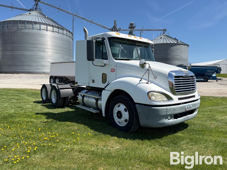 2007-freightliner-columbia-day-cab-truck-tractor-image-3