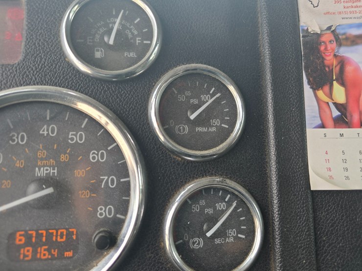 2011-peterbilt-388-image-75