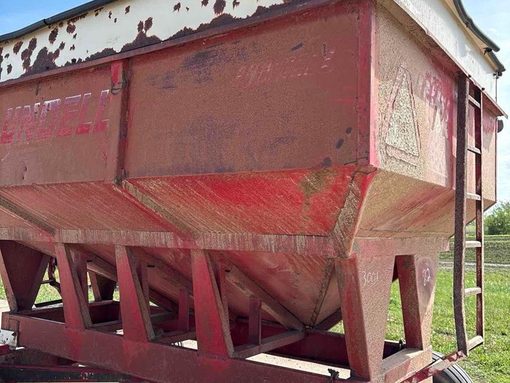 lundell-350-bushel-gravity-wagon-image-15