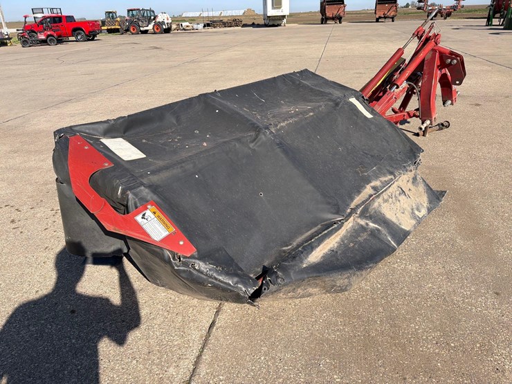2013-new-holland-h6740-image-3