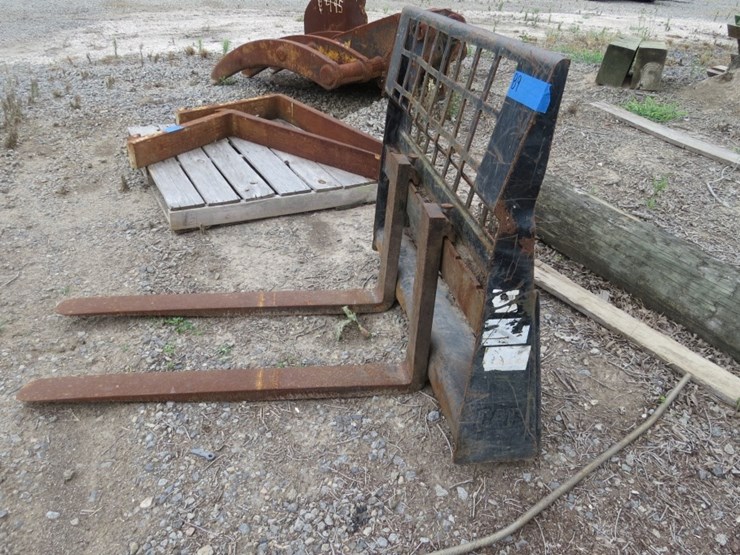 set-of-quick-attach-forks-for-skidsteer-image-2