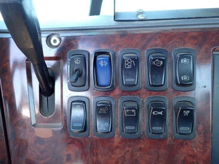 2015-mack-granite-gu813-image-21