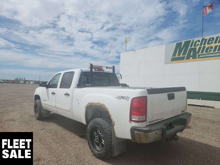 2011-gmc-sierra-2500hd-image-3