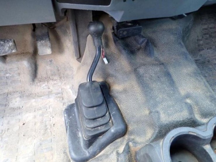 2013-ford-f250-xl-image-17