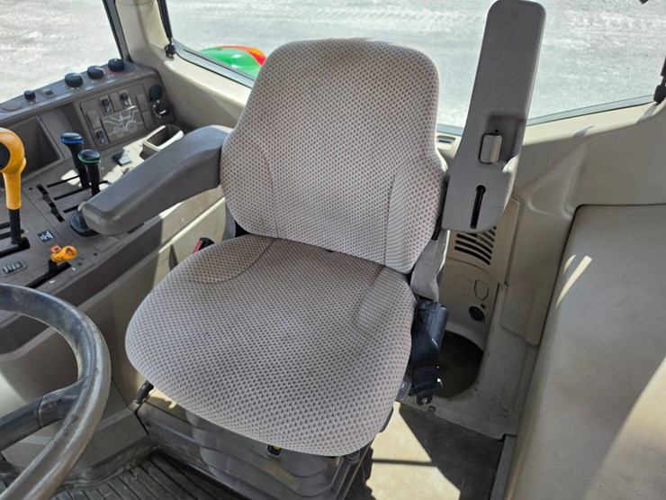 2014-john-deere-6140m-image-7