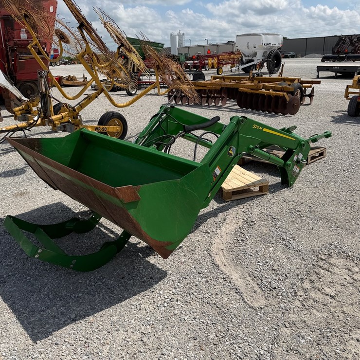 2022 JOHN DEERE 520M