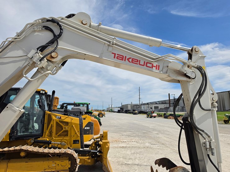 2016-takeuchi-tb280fr-image-24