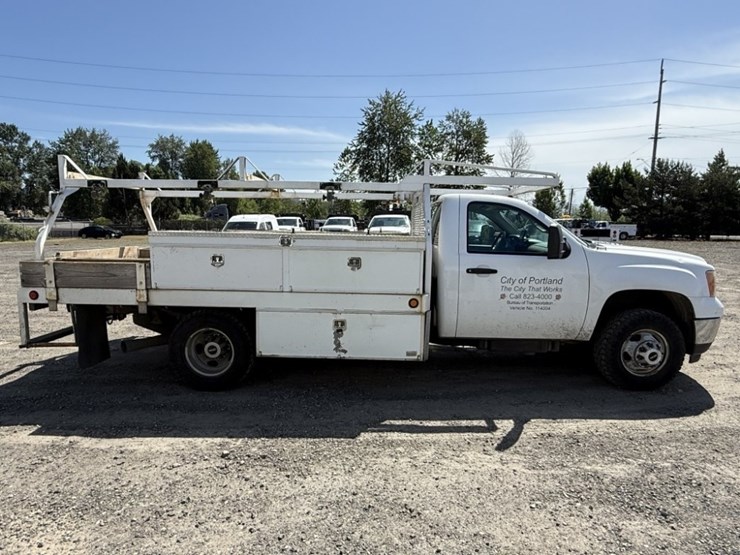 2011-gmc-sierra-2500-image-3