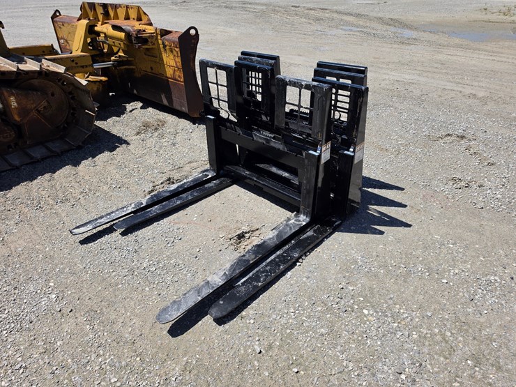 #205405-•-new-wt-pallet-forks-image-1