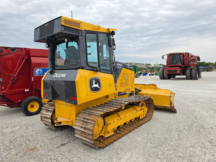2023-deere-450-lgp-image-18