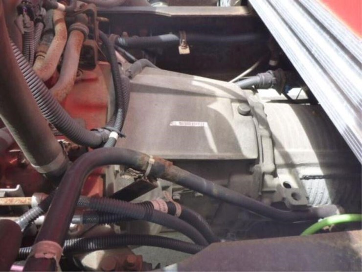 2005-gmc-t8500-image-29