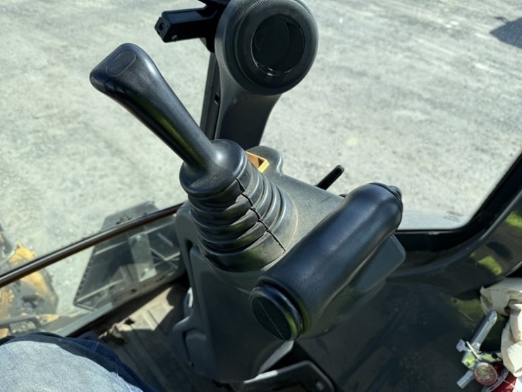 2014-deere-410k-image-34