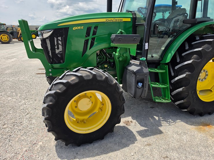 2020-john-deere-6105e-image-19