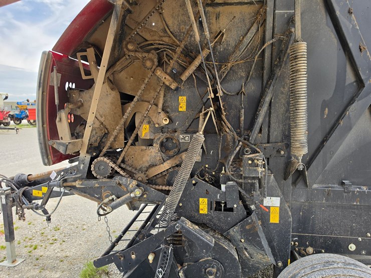 2014-case-ih-rb465-image-11