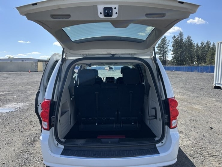 2014-dodge-grand-caravan-image-26