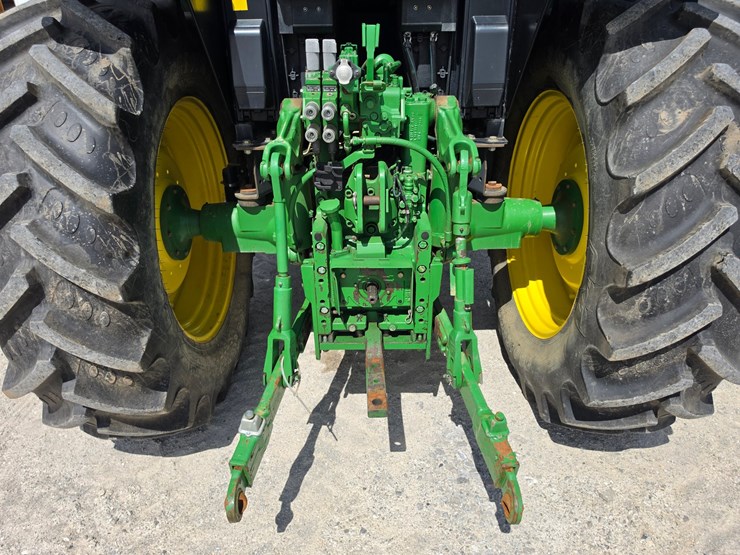 2014-john-deere-6140m-image-14